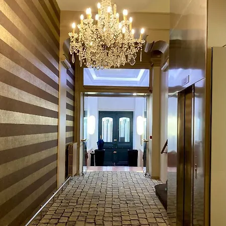 Grand De La Basilique Hotel 3*