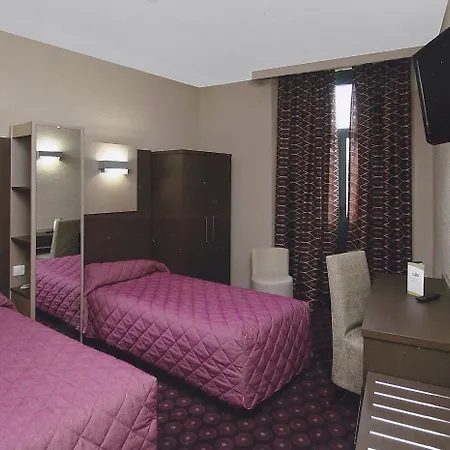 Grand De La Basilique Hotel 3*