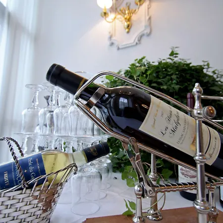 Grand De La Basilique Hotel