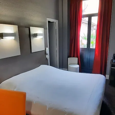 Grand De La Basilique Lourdes