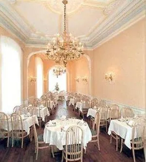 Grand De La Basilique 酒店 卢德