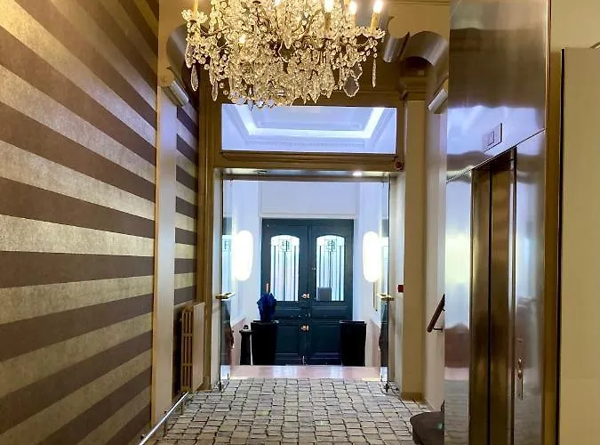 Grand De La Basilique Hotel 3*